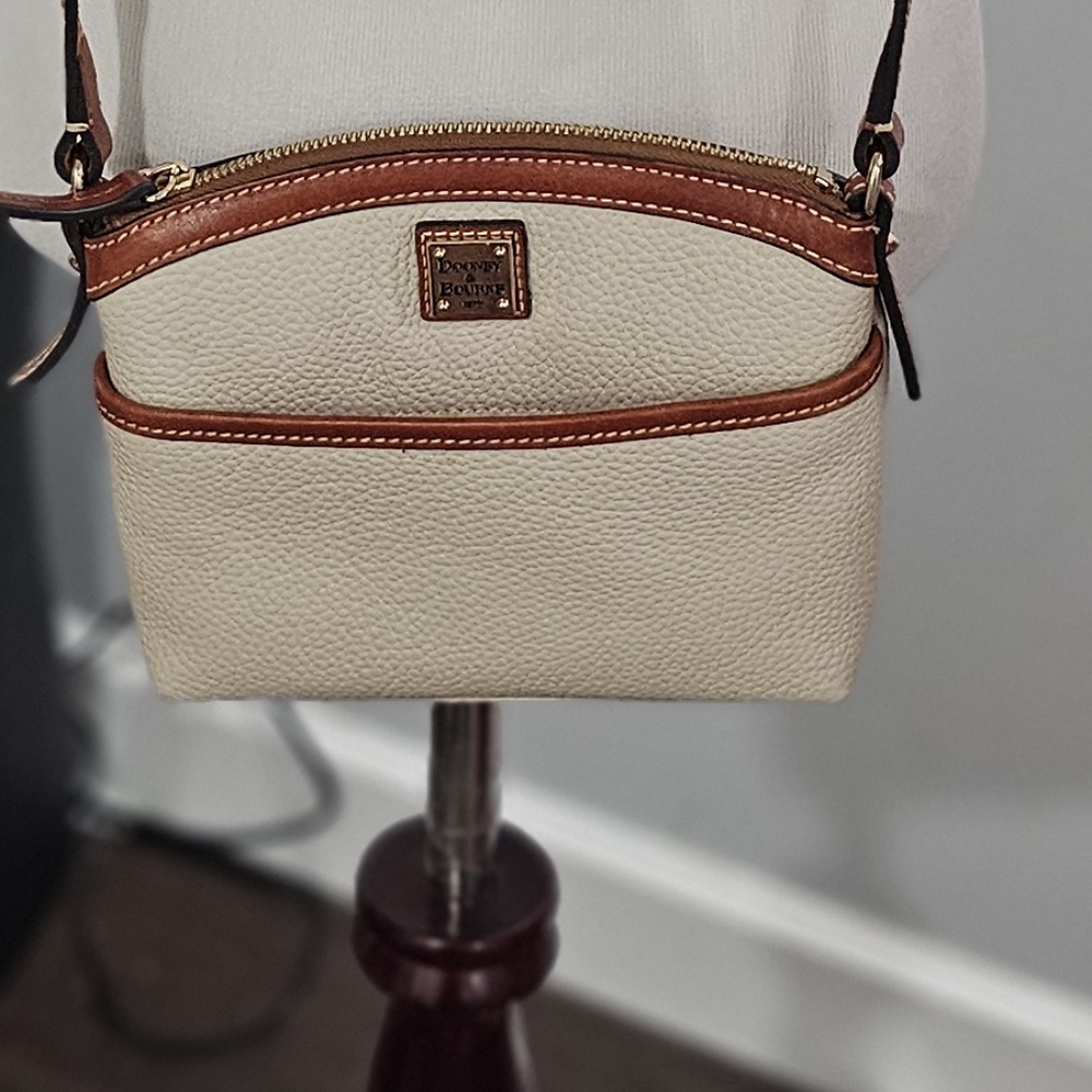 Dooney & Bourke Pebble Grain Domed Crossbody - Picture 4 of 4